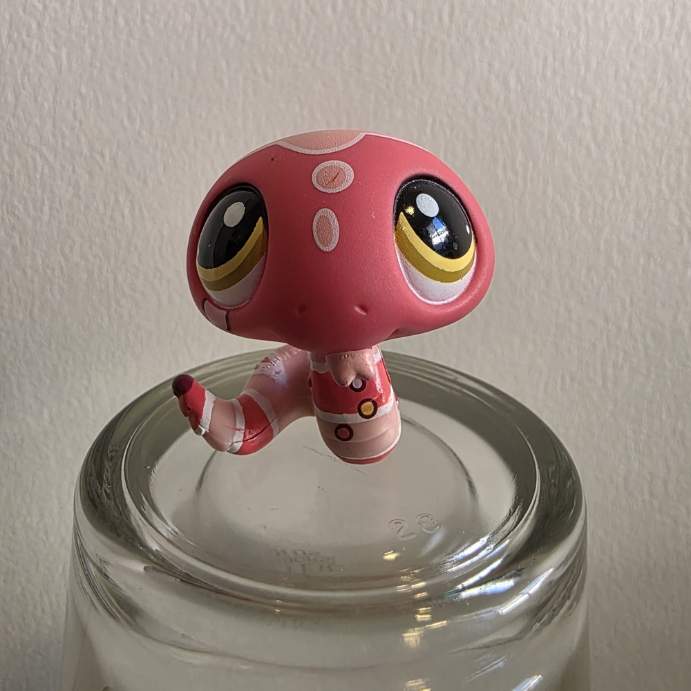Littlest Pet Shop Authentic # 1849 Red Pink Blythe Snake Yellow Brown  Eyes